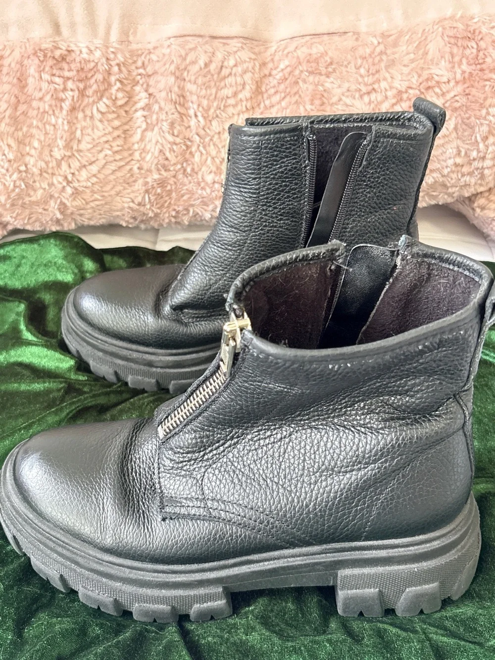 ERIC MICHAEL BLACK LEATHER FRONT-ZIP LUG SOLE BOOTS EU 38 US 7.5-8